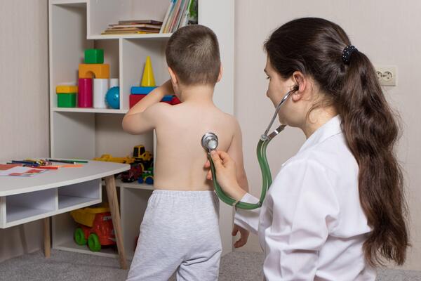 "Svake nedelje primimo dete sa bolešću koja dovodi do iznenadne smrti": Lekar o simptomima opasne bolesti!